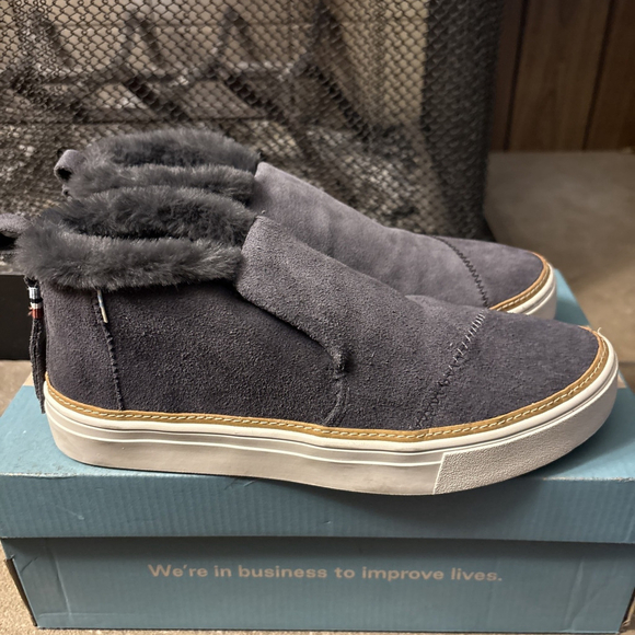 TOMS Women's Paxton Sneaker Boot Size 8 NWB Fur Lined Casual Shoe Gray Suede - Picture 1 of 8